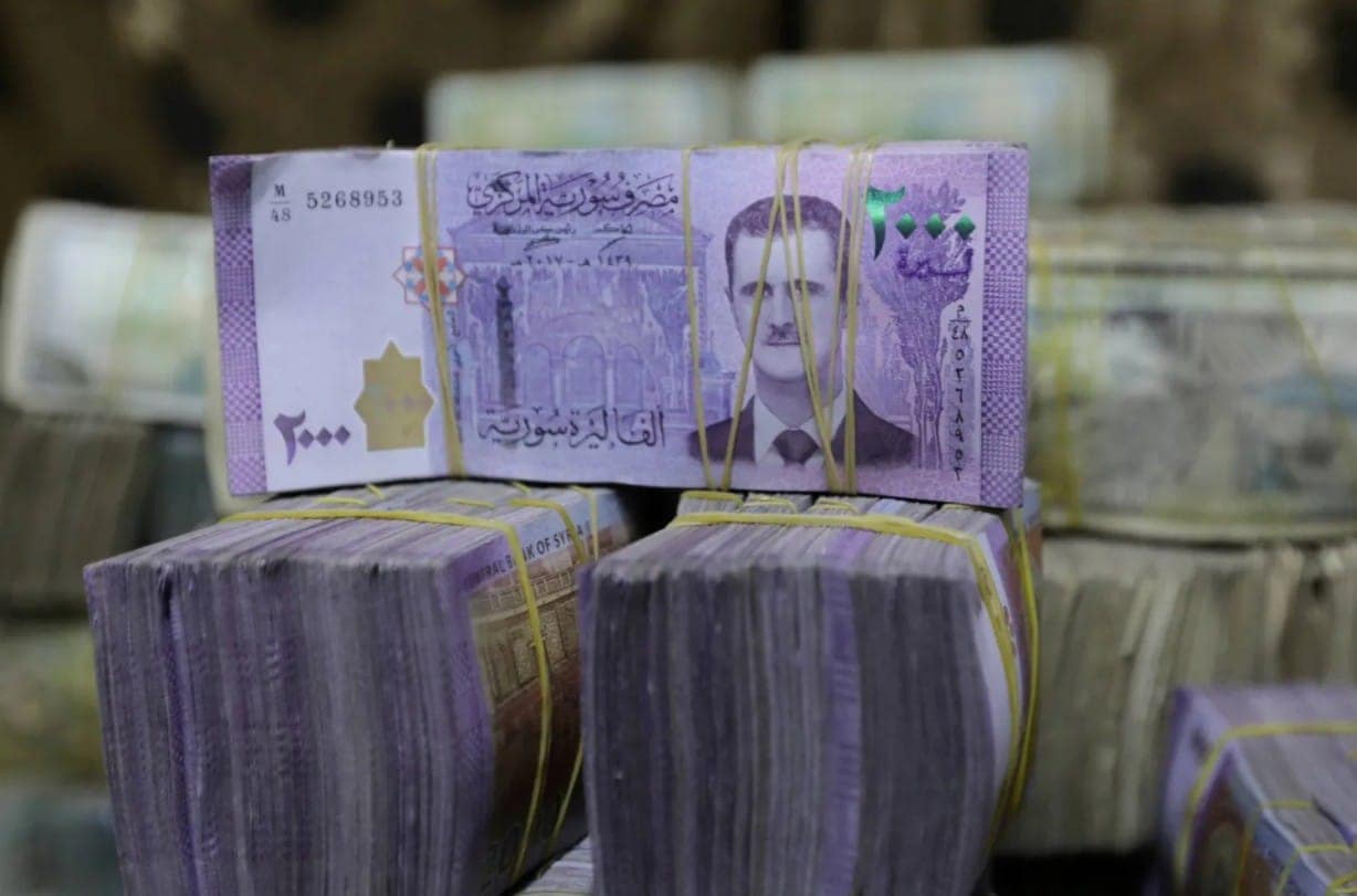 ارتفاع ملحوظ لسعر الليرة السورية مقابل الدولار الأمريكي اليوم الأربعاء 20 أغسطس 2025 الأسعار الرسمية و السوق السوداء